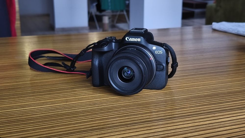 Canon EOS R50 + 2 обектива и други аксесоари