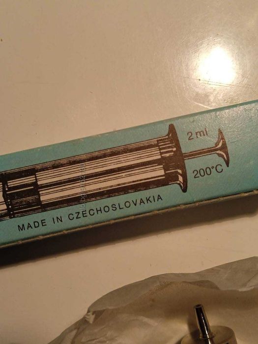 Спринцовка стъклена 2 мл, нова, комплекте игли 2бр., инструкция.