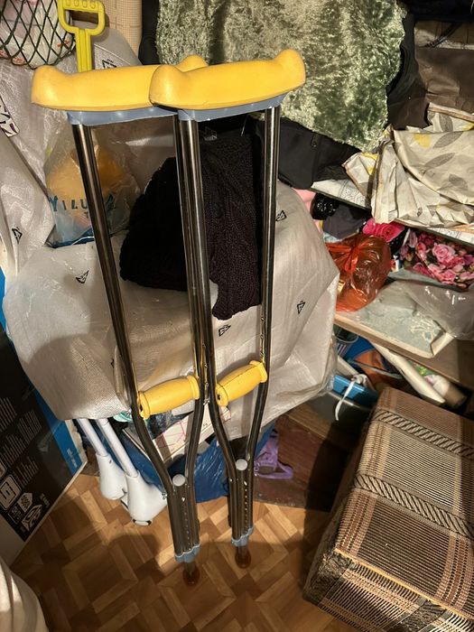 Продаю костыли новые