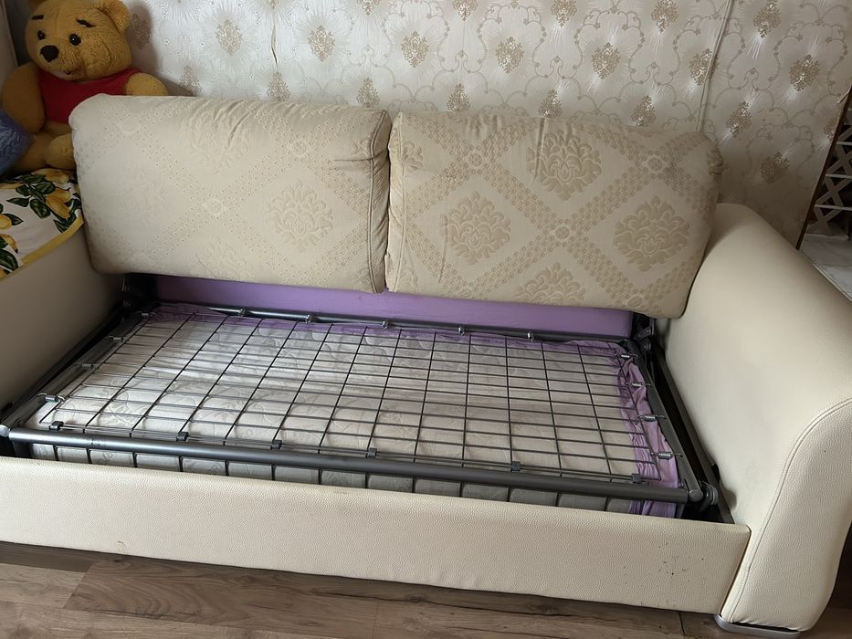 Canapea care se face pat dublu