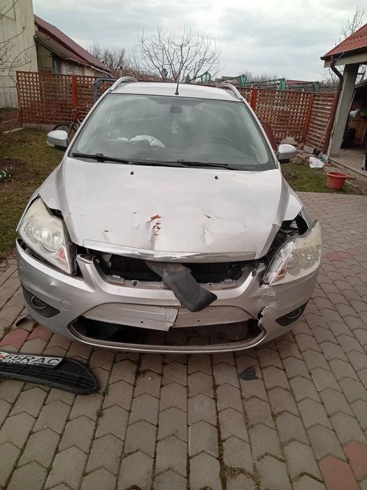 Ford Focus break benzina 1.6 an 2011 – avariat (ideal pentru reparații