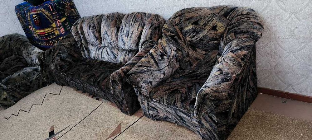 Продается мягкая мебель - диван и два кресла