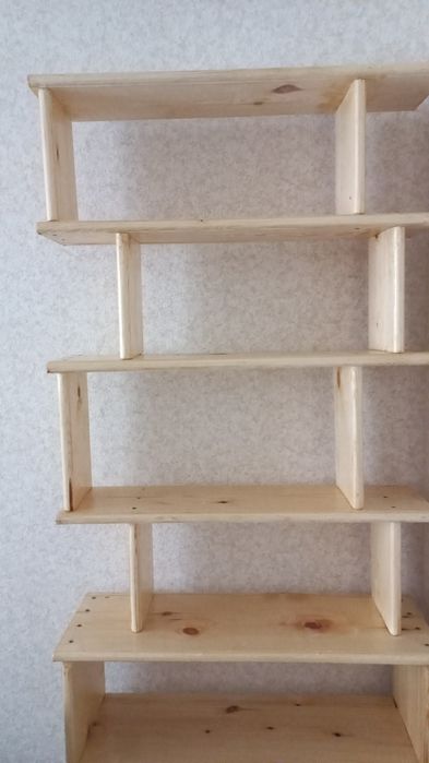 Деревянная этажерка