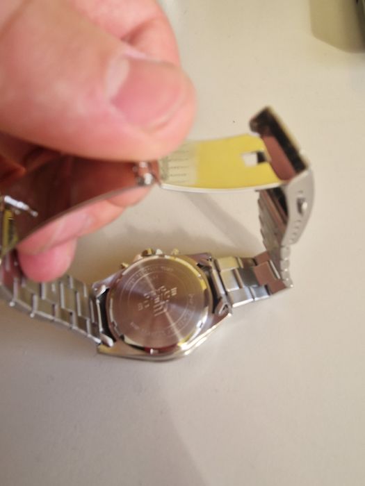 Часы Casio Edifice совершенно новые.