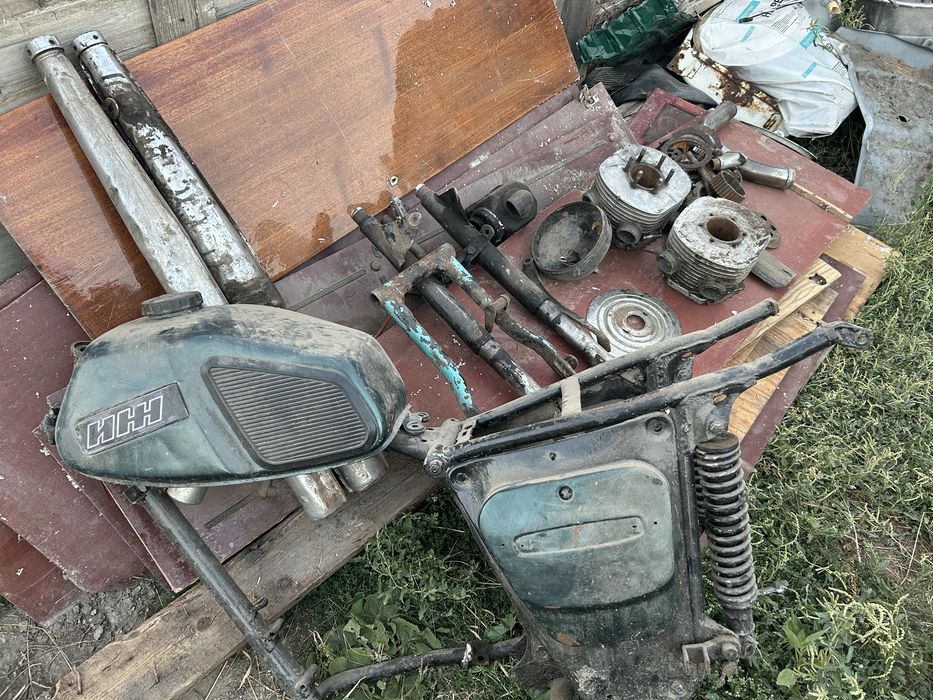 Продам запчасти на мотоцикл.