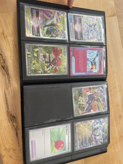 Carduri pokemon în bulk aprox 150bc + poster black bolt si mini binder