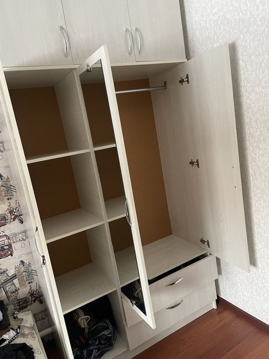 Шкаф с полкой продаю