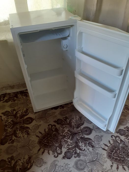 Холодильник маленький б.у