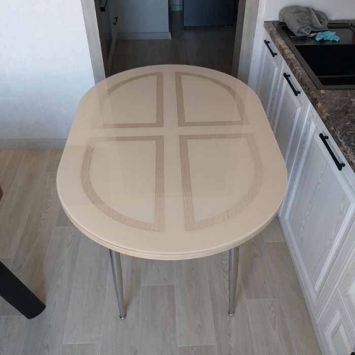 Стол кухонный продаю