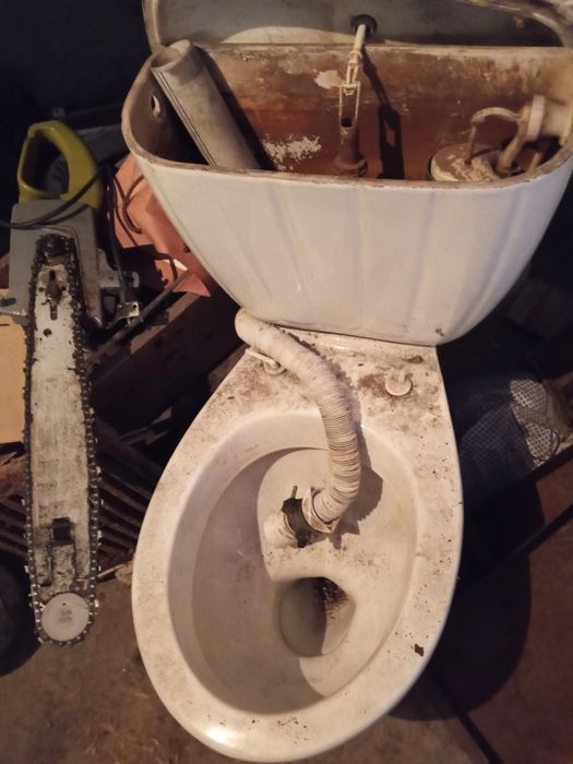 Продам унитаз, тюльпан раковину