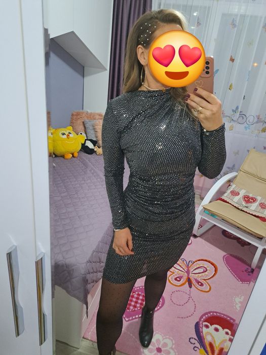 Продавам дамска блестяща рокля