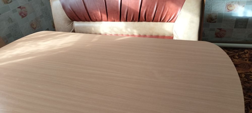 Зона с столом и 4 стульями