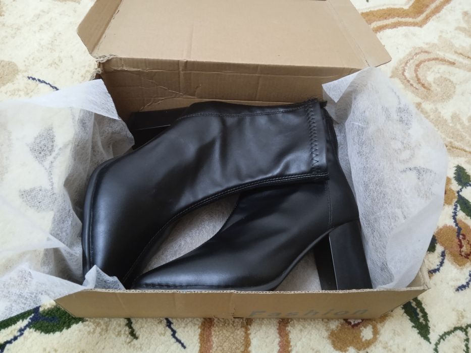 Ayollar etigi sotiladi