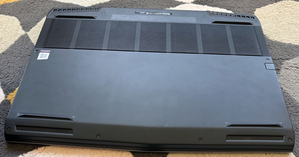 Лаптоп Alienware m17