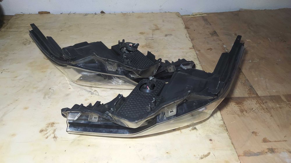 Фары передние Toyota C-HR 2016 +