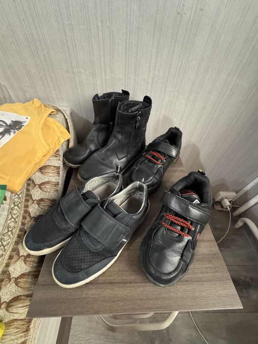 Три пакета вещей в отличном состояние