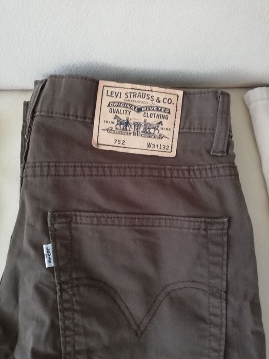 Blugi bărbătești noi