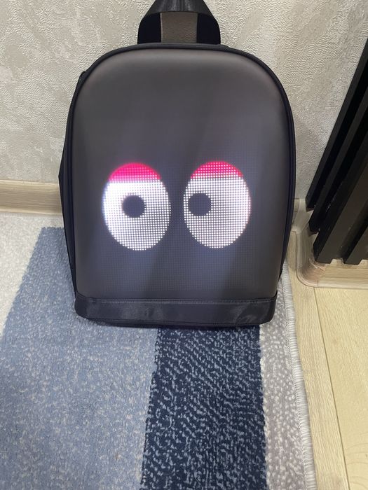 Продаются LED рюкзаки.