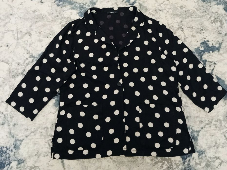 Разбираю гардероб,все вещи фирменные,одеты пару раз.есть новые.р48-50.