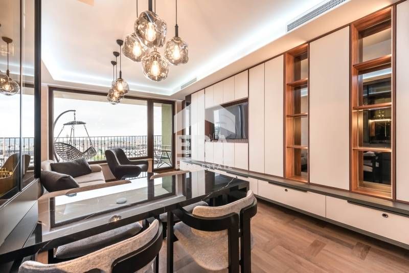 Тристаен, луксозно обзаведен апартамент за продажба, в нов жилищен ком