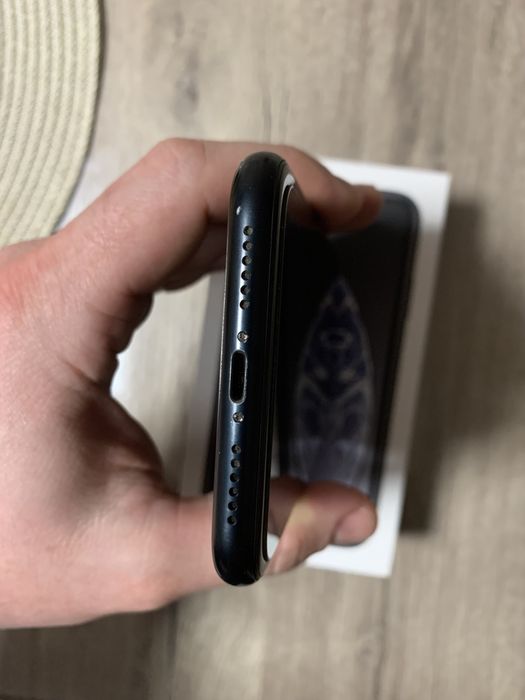 Iphone XR 128GB Black със зарядно и кутия