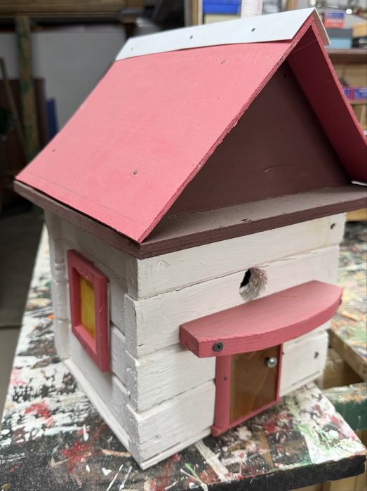 Скворечник в виде домика