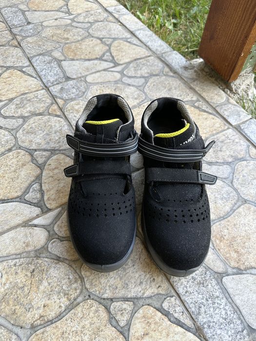 Vand bocanci folositi in stare buna