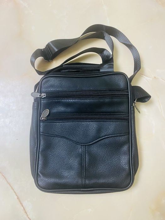 Borseta neagra din piele naturala