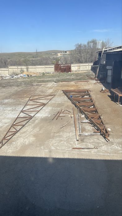 Футбольное поле из металлоконструкции