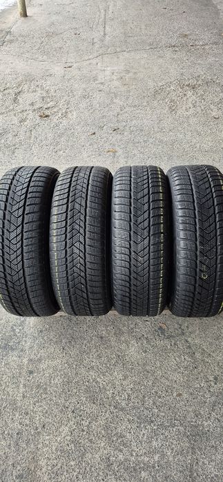 4 anvelope iarna runflat Pirelli 225/50/18,dot 2022.Pretul este pe bucata.