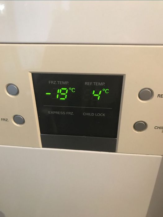 Продам Холодильник LG