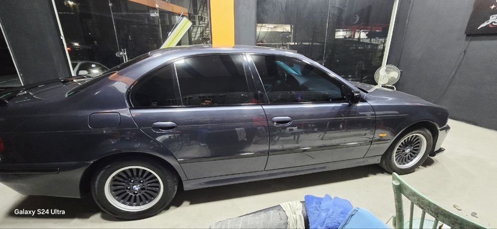 BMW e39 в отличном состоянии.