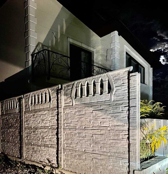 Gard din beton armat placi prefabricate stalpi spalieri  imprejmuiri