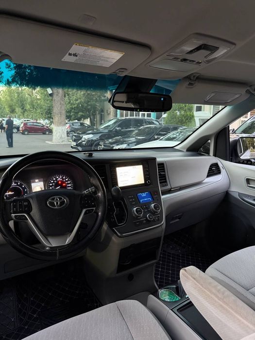 Toyota Sienna 350