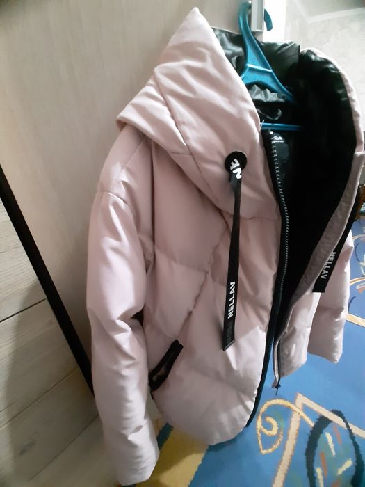 Продам пуховик женский.