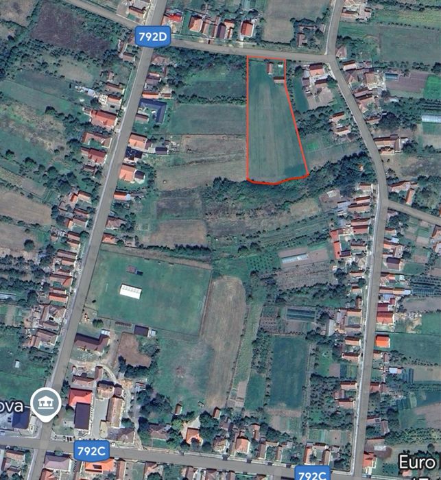 Vand teren intravilan cu casă. 6150mp