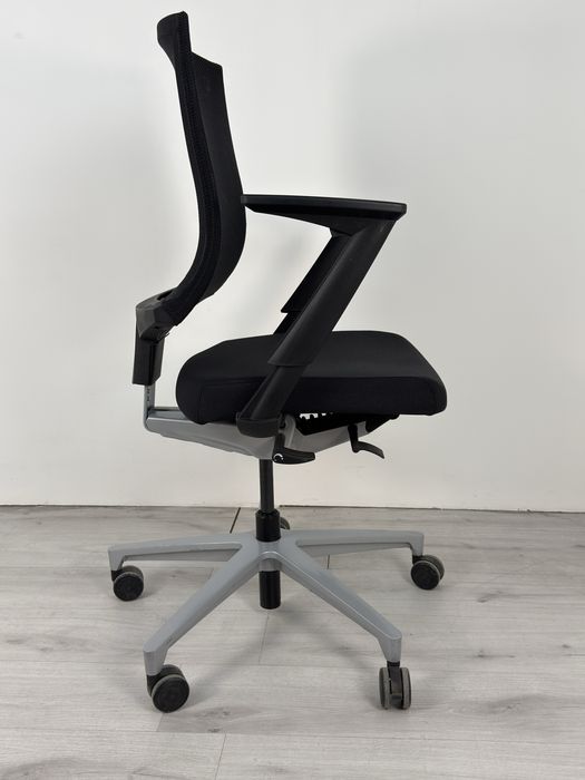 Ергономичен Въртящ се Стол Klöber VEO 87 – Черен с Мрежеста Облегалка