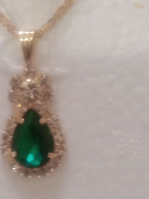 Продается комплект бижутерии. Колье , серьги , кольцо,