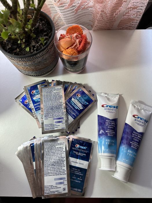 Bezi si pasta albire dinti Crest