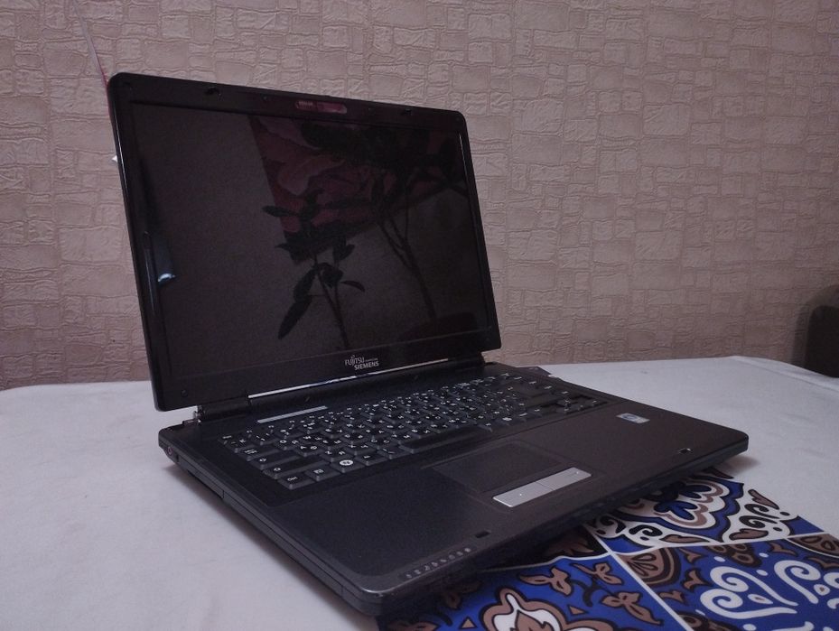 Ноутбук Fujitsu-Siemens Amilo Pi2550