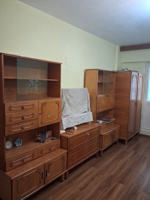 Vindem mobilă  de sufragerie