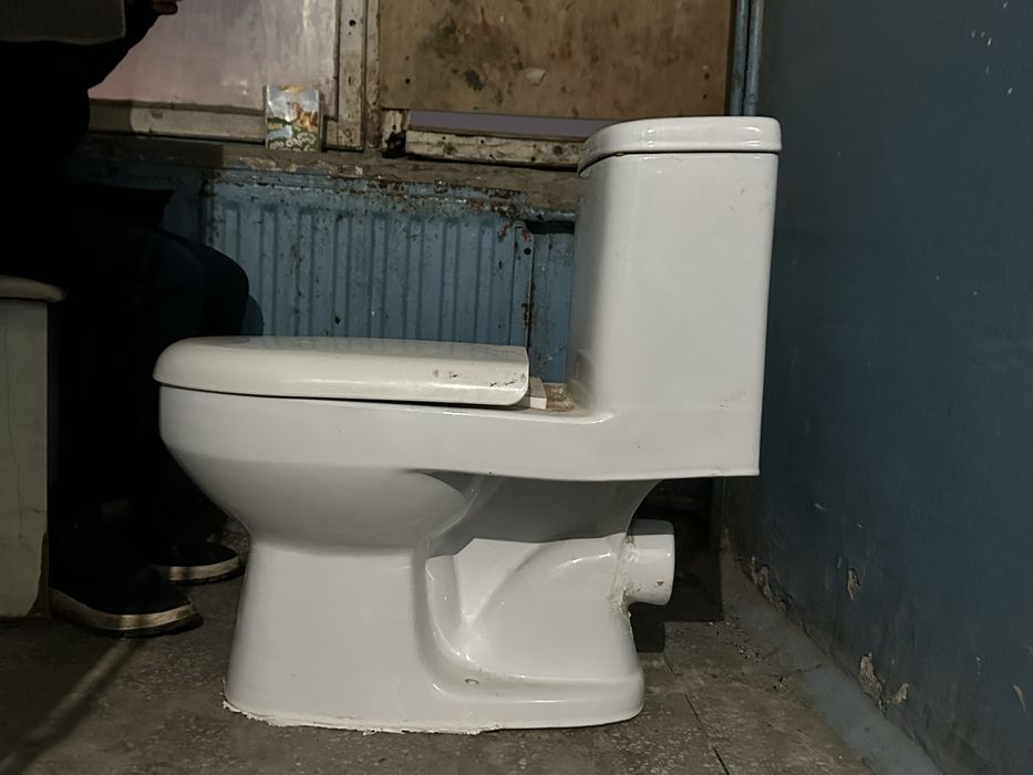 Унитаз в хорошошем виде с гарантией