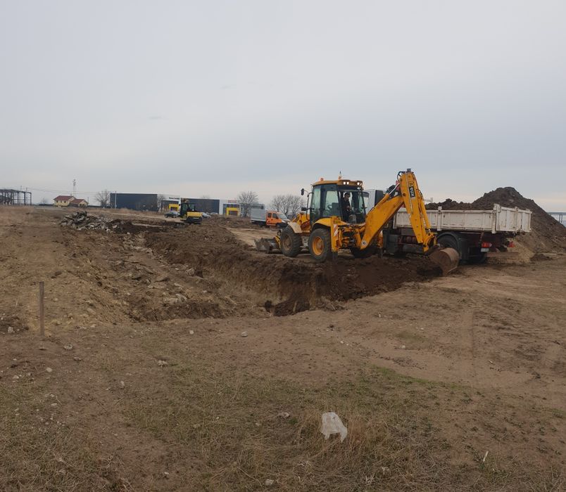 Închiriez Buldoexcavator, miniexcavator, excavator si  bobcat