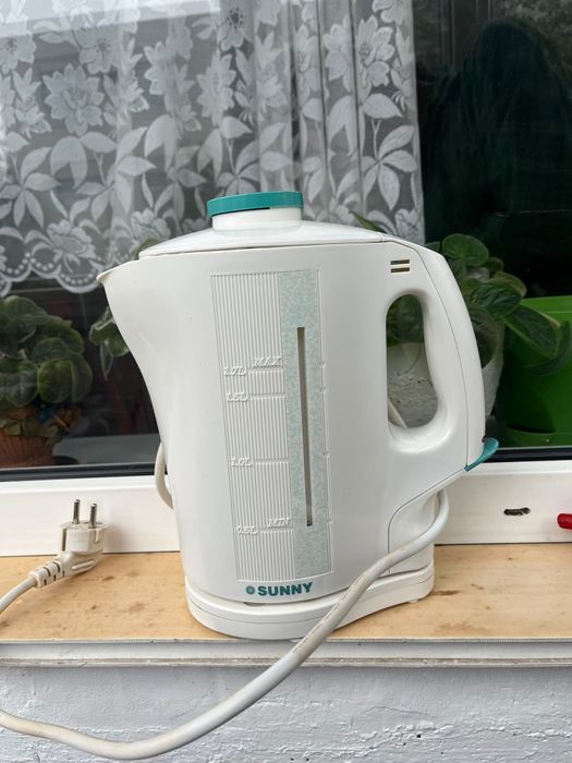 Электрический чайник фирмы Sunny SEK-700C