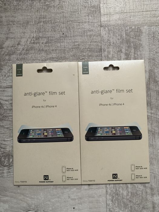 Vand doua folii  de protectie noi  pentru iphone 4s si iphone 4