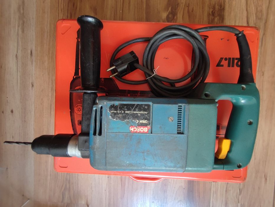 Перфоратор BOSH с куфар за съхранение