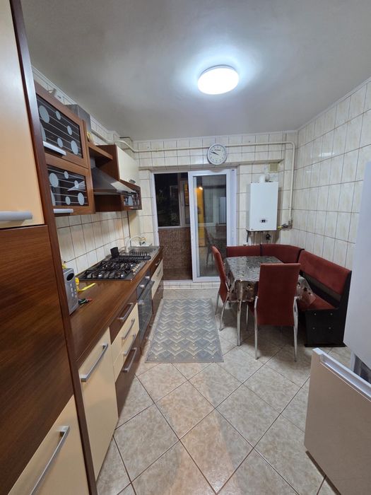 Inchiriez apartament 2 camere + parcare