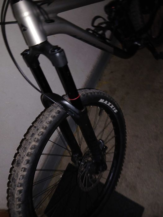 Bicicletă full suspension