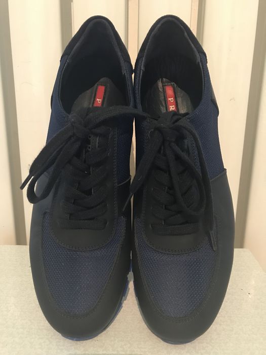 Кроссовки стильные