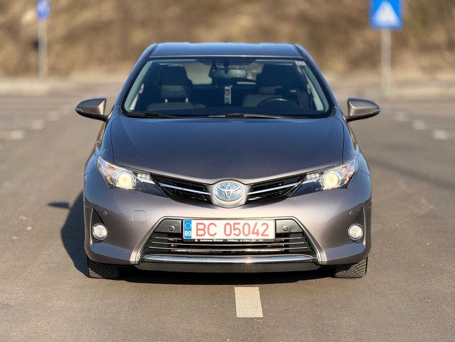 Toyota Auris Hybrid !!!